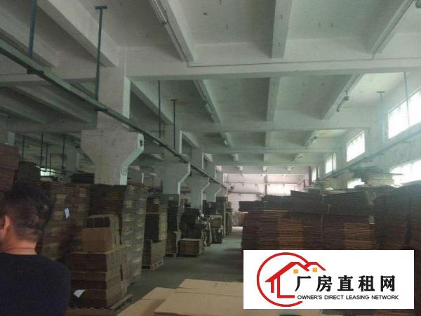 
		工业大道边上，清平高速出口几百米处，独院厂房三楼2100平方
	