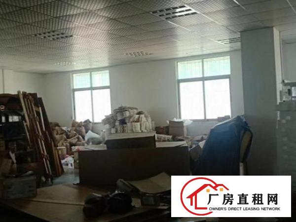 
		路旁新出原房东楼上整层1150平现成办公室
	