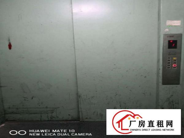 
		龙岗新生龙岗大道原房东楼上800平方米厂房出租，带精装修
	