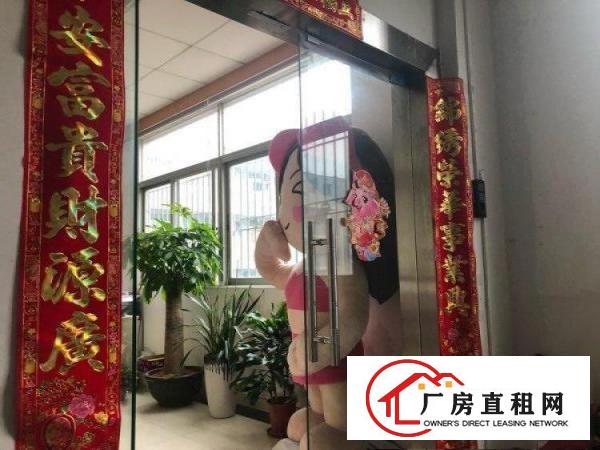
		龙岗中心城龙城广场地铁站附近厂房分租1100平米
	