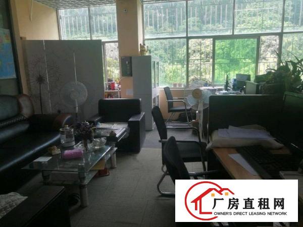 
		龙岗中心城五联路，办公室厂房350平米
	