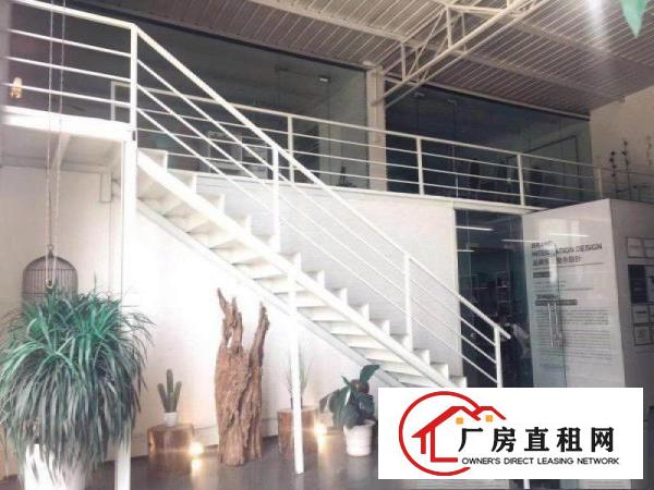 
		龙岗高速出口附近现成影棚底价转让1200平米钢构7米
	