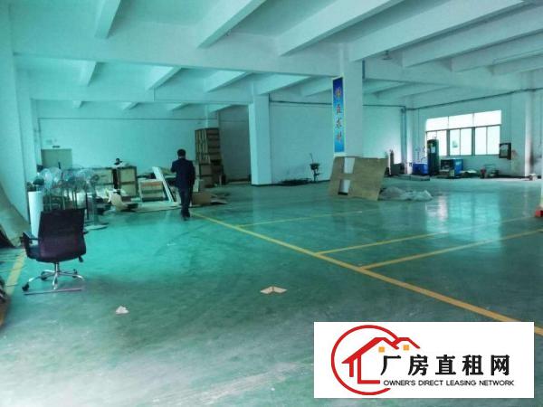 
		龙岗中心城新生社区新出标准厂房一楼仓库1250平方。可分租
	
