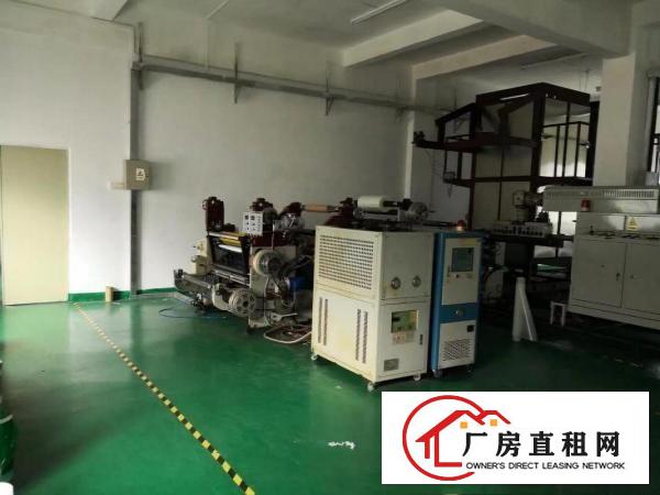 
		双龙地铁站旁边小厂房210平方.3500每月带电梯
	