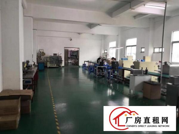 
		双龙地铁站旁边小厂房210平方.3500每月带电梯
	