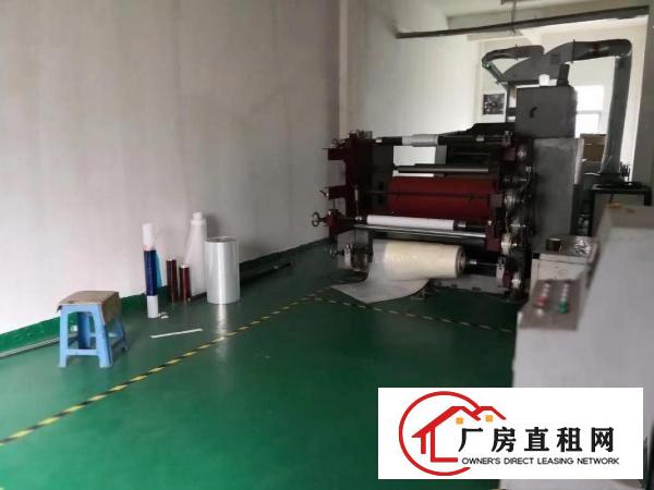 
		双龙地铁站旁边小厂房210平方.3500每月带电梯
	