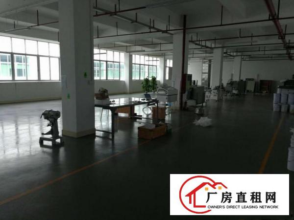 
		龙岗新生楼上850平方厂房低价出租（可分租）
	