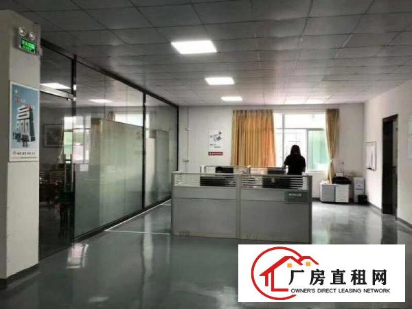 
		龙岗南联地铁口边新出680平带装修厂房
	