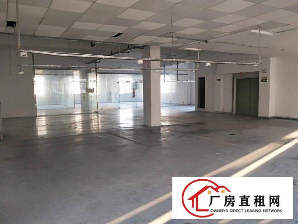 
		龙岗地铁口原房东红本厂房出租2000平带装修空地大可分租
	
