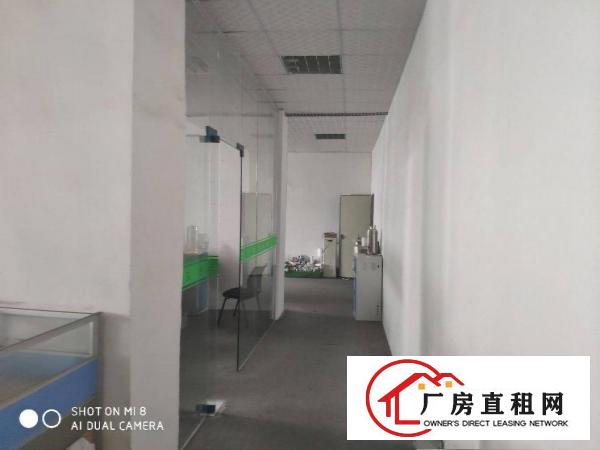 
		龙岗新生大型工业区1楼850平方楼上420平方带装修厂房出租
	