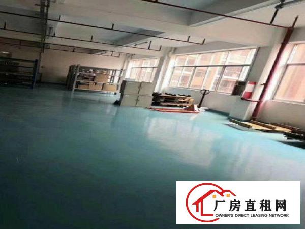 
		横岗地铁口实用率九成厂房楼上1300平方出租
	