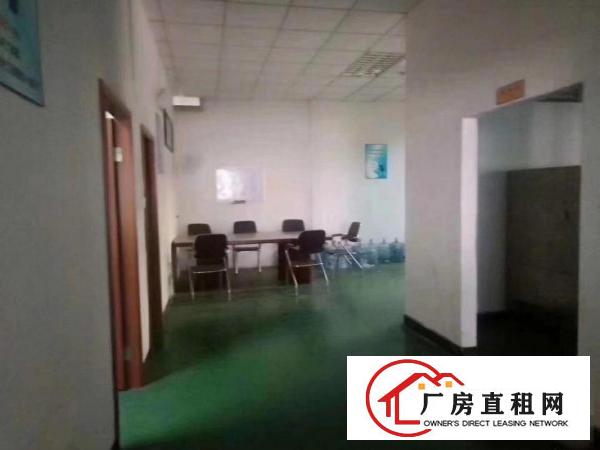
		龙岗龙西靠近北通道边豪华精装修580平厂房出租
	