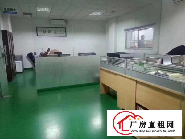 
		龙岗龙西靠近北通道边豪华精装修580平厂房出租
	