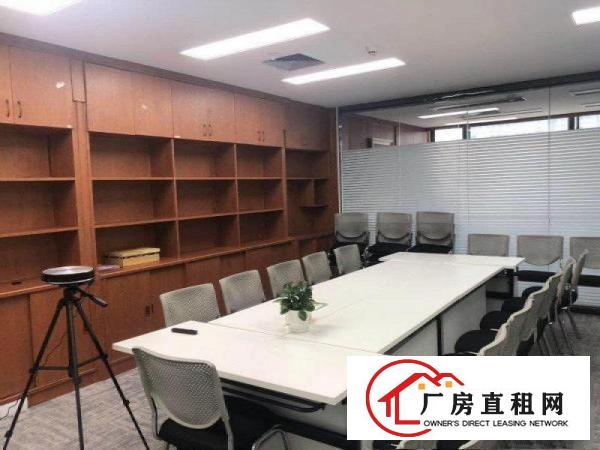 
		龙岗吉祥地铁口附近豪华装修办公室火热招租70平起分
	