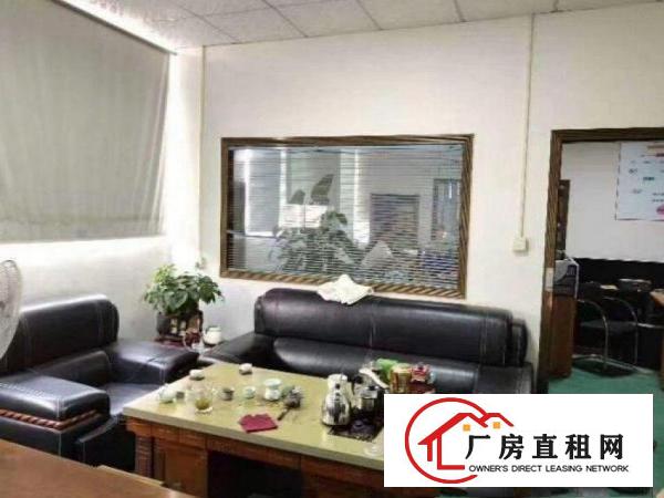 
		园区门口设有公交站台，易招工，业主直租，合适办公电
	