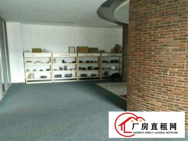 
		龙岗区吓坑三楼900平米(精装修)厂房出租，副科长
	