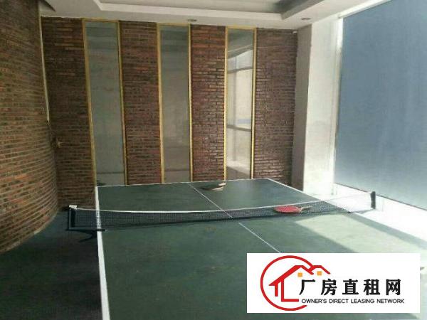 
		龙岗区吓坑三楼900平米(精装修)厂房出租，副科长
	