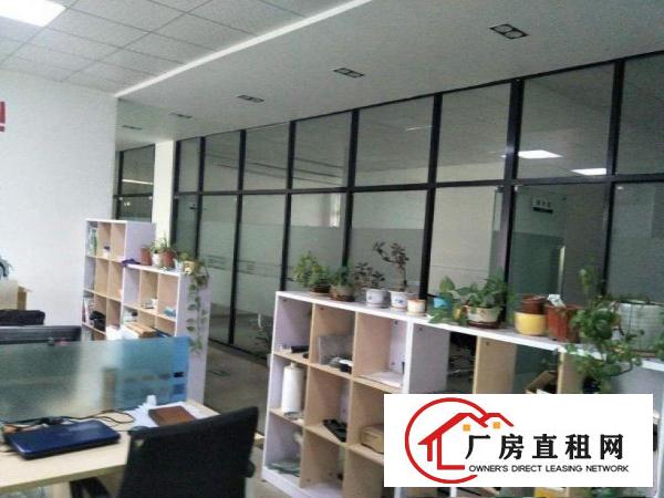 
		龙岗松白路新出楼上带现成装修厂房750平
	