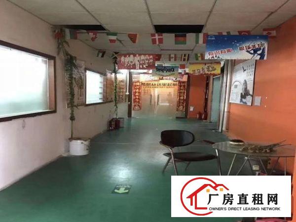 
		大型工业区停车位足，配电315KⅤ，园区内配有食堂宿舍公寓，
	