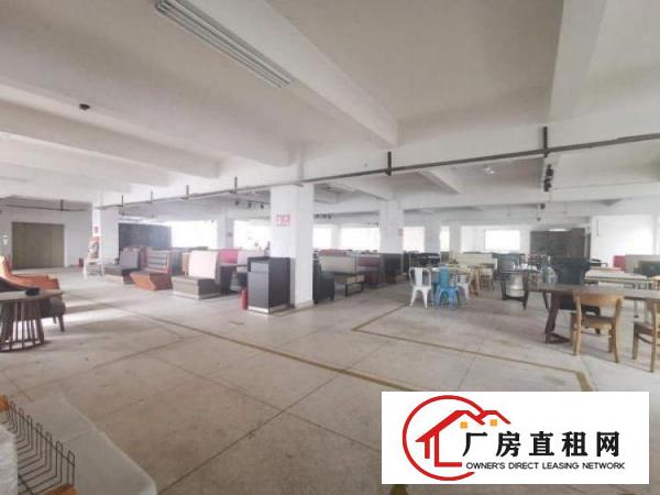 
		广场附近楼上850平精装厂房出租，水电齐全。
	