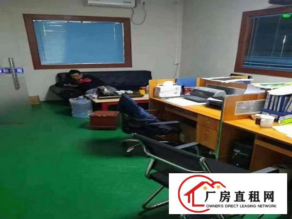 
		出租龙岗区嶂背新出楼上300平精装修厂房
	
