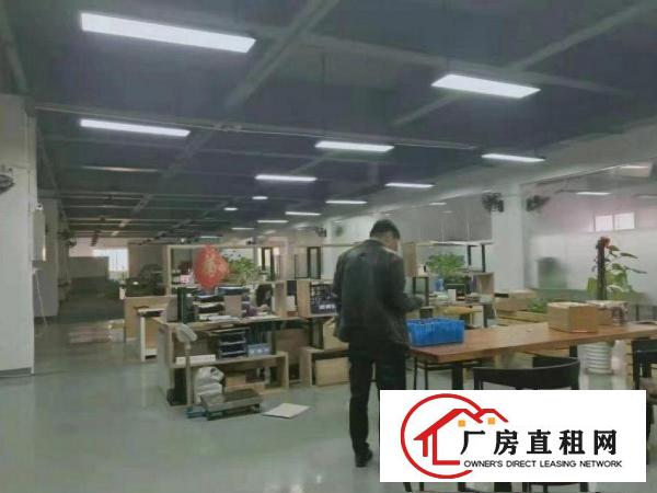 
		出租龙岗区龙岗新出3楼430平方装修厂房水电齐全
	