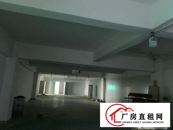 
		出租平湖850平工业区，环境优美，厂房利用率大，水电齐全
	