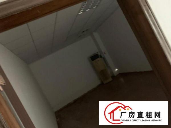 
		出租平湖850平工业区，环境优美，厂房利用率大，水电齐全
	