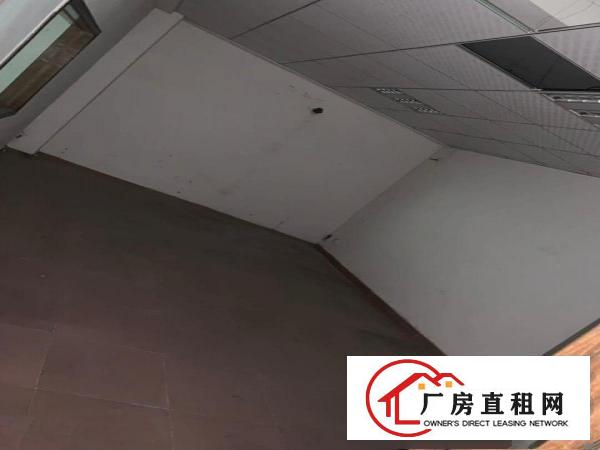 
		出租平湖850平工业区，环境优美，厂房利用率大，水电齐全
	