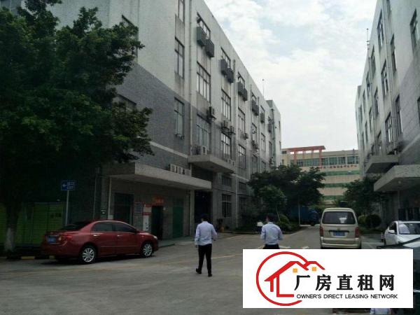
		龙岗同乐高速路出口附近原房东独院厂房分租一层1280平米
	