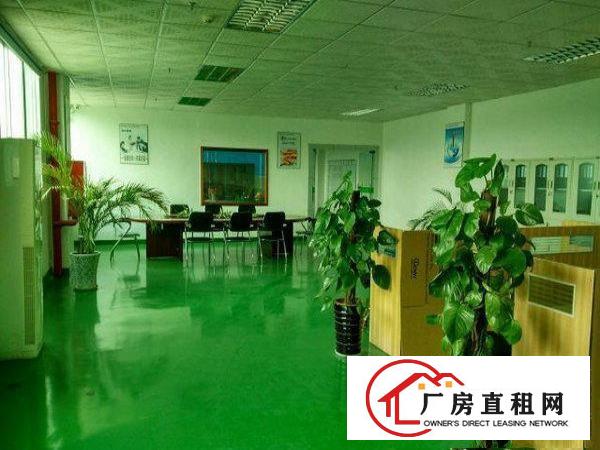 
		出租龙岗区龙城楼上700平米精装无转让费
	