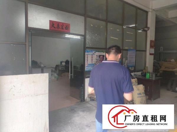 
		龙岗坪地中心村标准厂房一楼450平有办公室
	