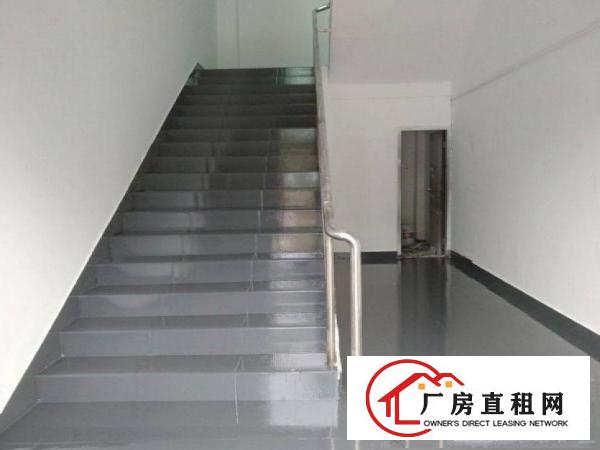 
		出租龙岗区龙岗新出2楼500平带豪华办公室装修，水电齐全
	