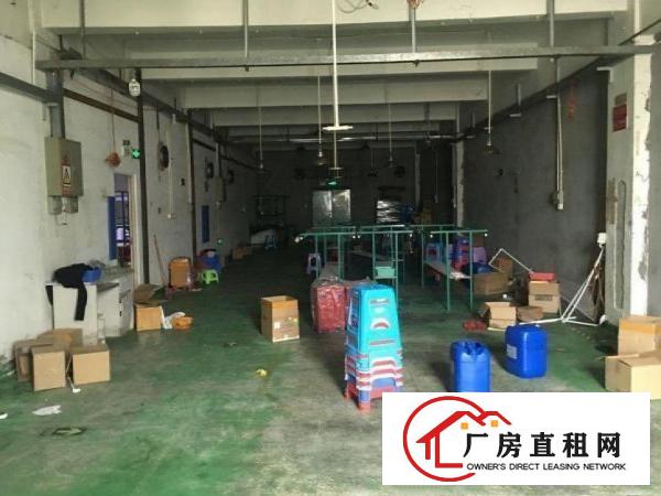 
		出租龙岗同乐工业区3楼900平之前是做电子烟的简单装修
	