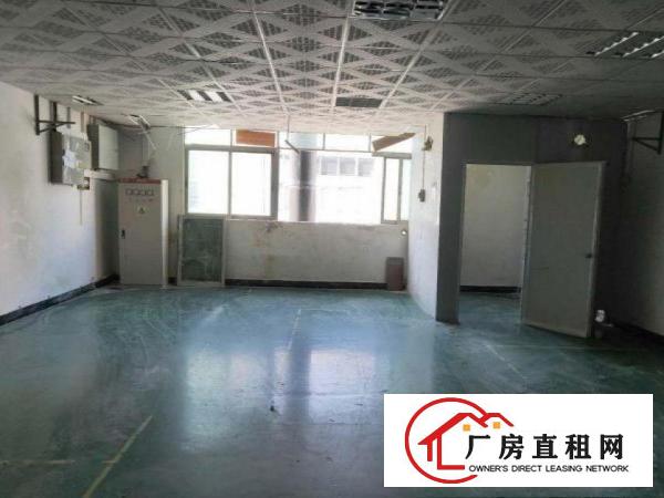 
		出租龙岗同乐工业区3楼900平之前是做电子烟的简单装修
	