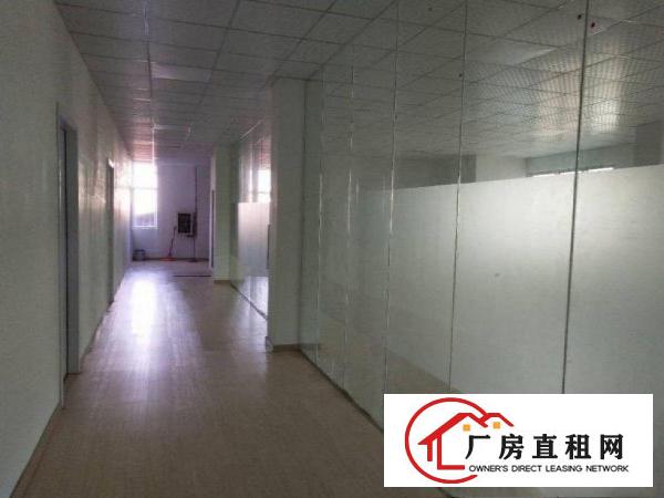 
		龙岗区龙城工业区标准厂房分租一楼800平方
	