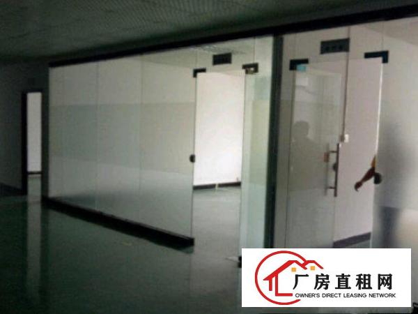
		龙岗同乐有红本950平和1250平全新精装修，租1
	