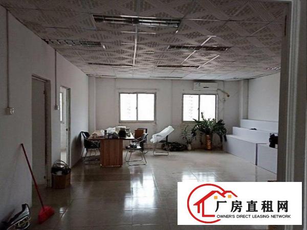 
		龙岗区中心城新出标准厂房二楼800平方带精装修办公室出租
	