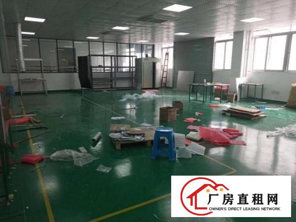 
		龙岗南联新出楼上带装修厂房800平方米出租
	