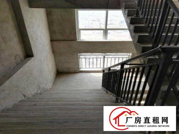 
		龙岗爱联嶂背超靓6000平方带装修独院厂房出租大小
	
