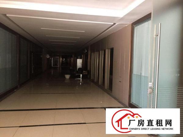 
		龙岗宝龙工业区新出原房东二楼带装修厂房整层2000平出租
	