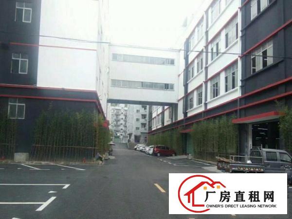 
		龙岗宝龙带卸货平台单层1900平空地1万
	
