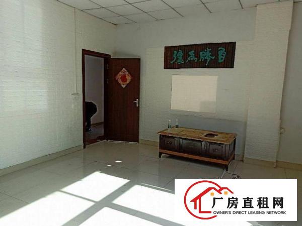 
		龙岗区宝龙新出标准厂房二楼800平方带精装修办公室出租
	