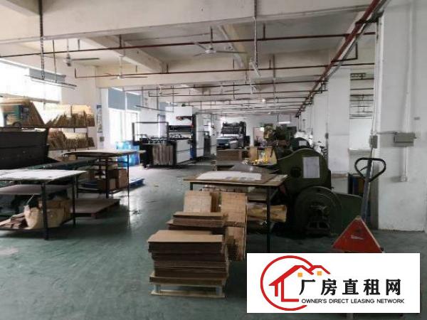 
		龙岗双龙地铁站旁一楼厂房980平出租可办环评带装修
	