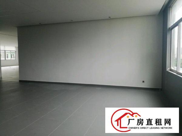 
		荷坳地铁站附近新出厂房二楼1500平米带装修
	