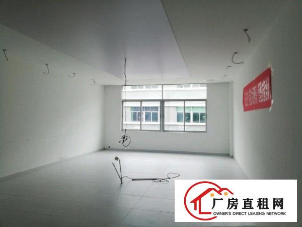 
		荷坳地铁站附近新出厂房二楼1500平米带装修
	