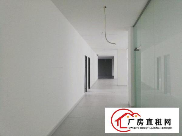 
		荷坳地铁站附近新出厂房二楼1500平米带装修
	