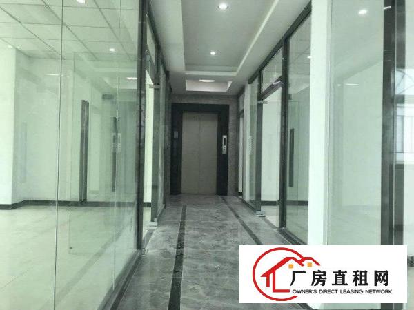 
		龙岗南联地铁站口精装写字楼大小面积出租29元起
	