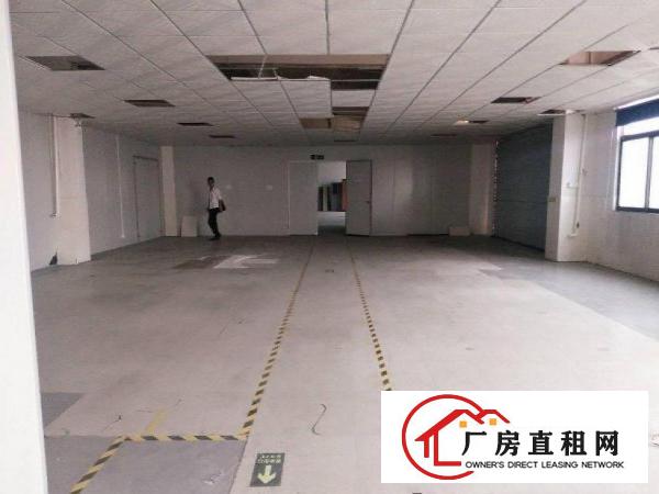 
		出租龙岗区中心城新出原房东标准厂房楼上550平方现装修
	