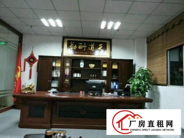 
		宝龙高新产业园原房东厂房楼上带装修1560平方招租！
	